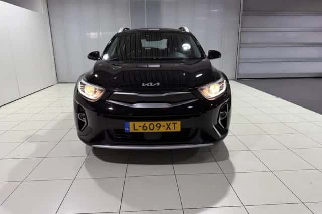 Kia Stonic (2021) thumbnail 2