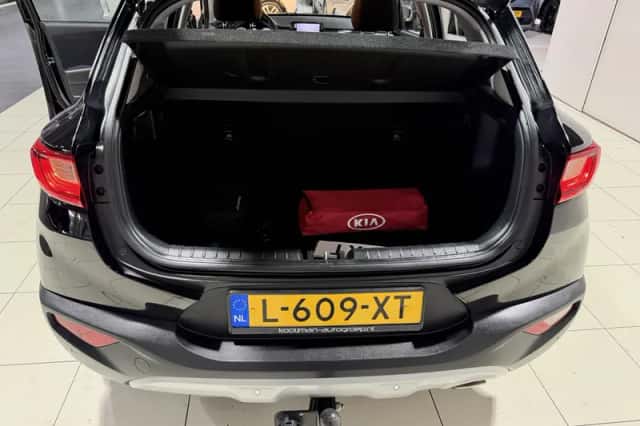 Kia Stonic (2021) thumbnail 23