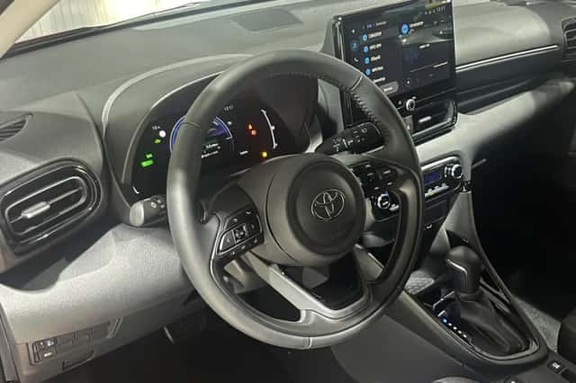 Toyota Yaris (2024) thumbnail 2
