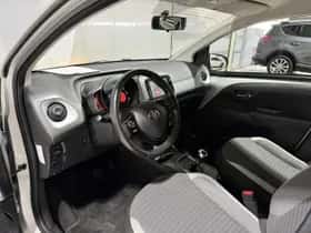 Toyota Aygo (2020) thumbnail 9