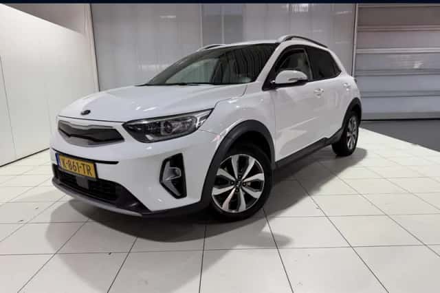 Kia Stonic (2021) thumbnail 1