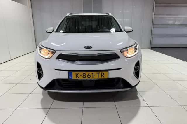 Kia Stonic (2021) thumbnail 2