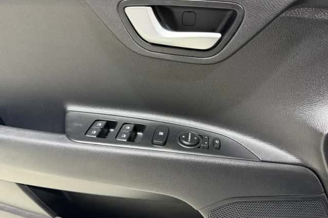 Kia Stonic (2021) thumbnail 13
