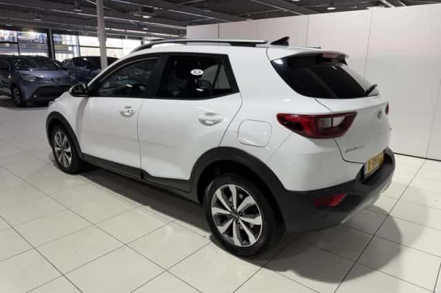 Kia Stonic (2021) thumbnail 5