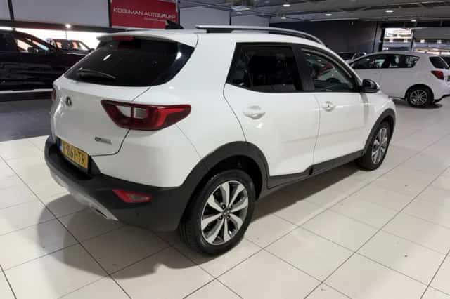 Kia Stonic (2021) thumbnail 7