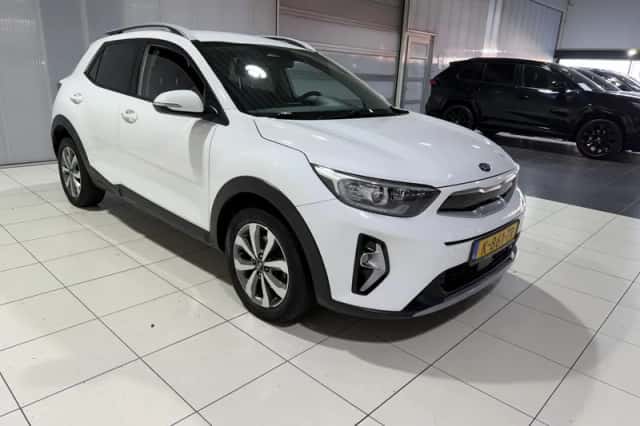 Kia Stonic (2021) thumbnail 8