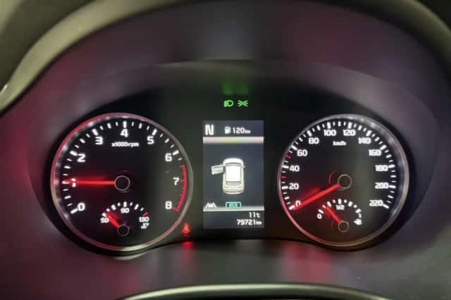 Kia Stonic (2021) thumbnail 9