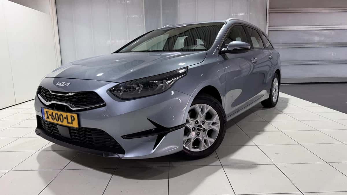 Kia Ceed Sportswagon (2023) — foto 1