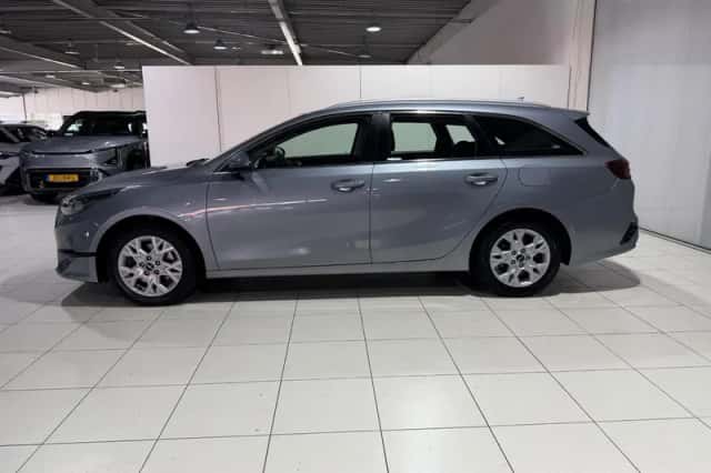Kia Ceed Sportswagon (2023) thumbnail 4
