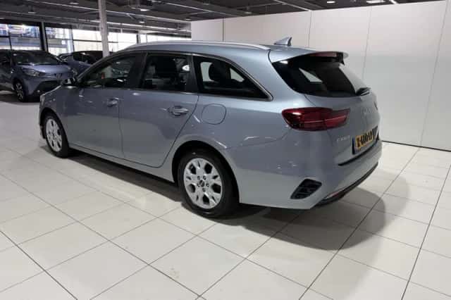 Kia Ceed Sportswagon (2023) thumbnail 5