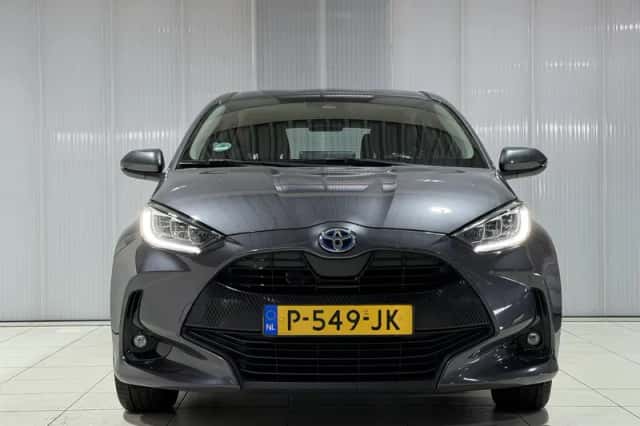 Toyota Yaris (2022) thumbnail 3