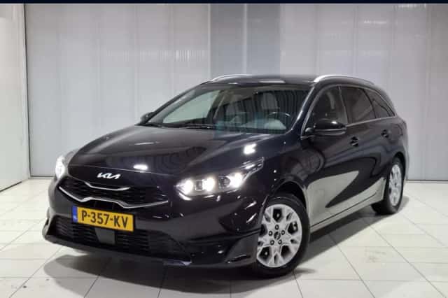 Kia Ceed Sportswagon (2022) thumbnail 1