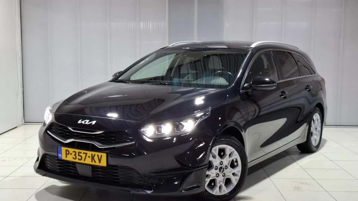 Kia Ceed Sportswagon (2022) — foto 1