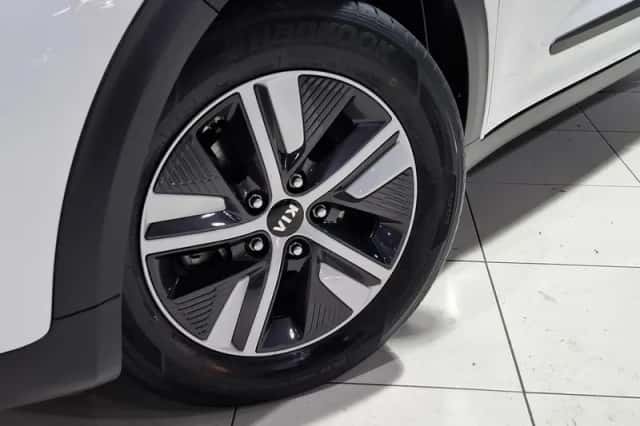 Kia Niro (2019) thumbnail 2