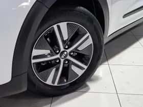 Kia Niro (2019) thumbnail 2