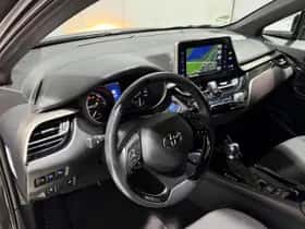 Toyota C-HR (2019) thumbnail 2