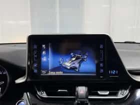 Toyota C-HR (2019) thumbnail 18