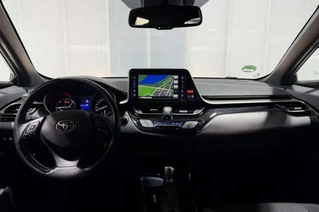 Toyota C-HR (2019) thumbnail 3