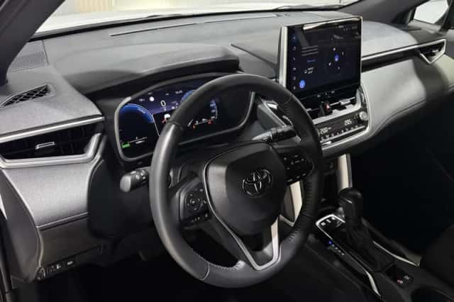 Toyota Corolla (2024) thumbnail 2