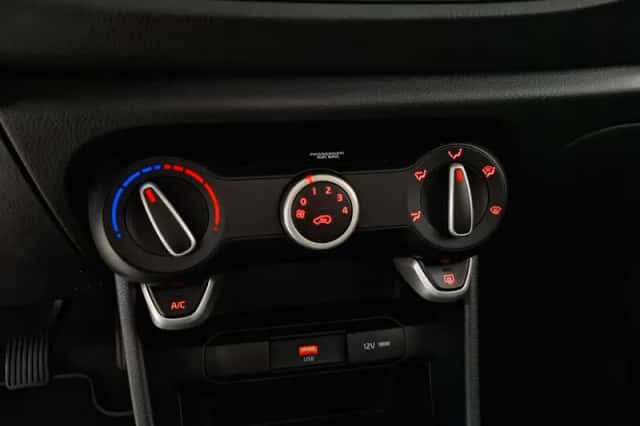 Kia Picanto (2022) thumbnail 16