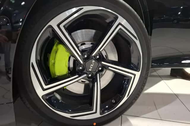 Kia EV6 (2024) thumbnail 2