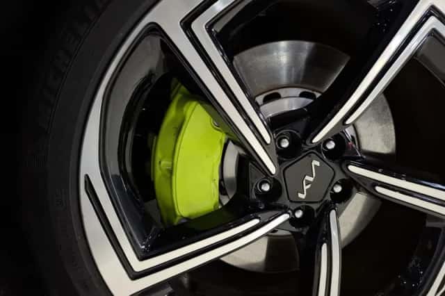 Kia EV6 (2024) thumbnail 3