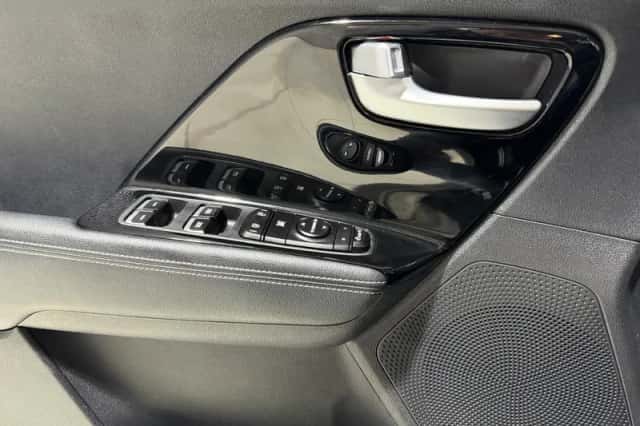Kia Niro (2019) thumbnail 13