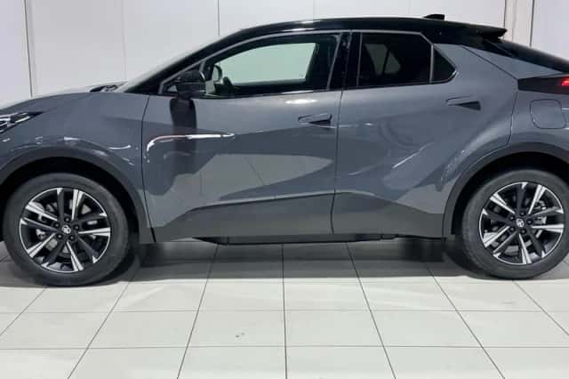Toyota C-HR (2026) thumbnail 3