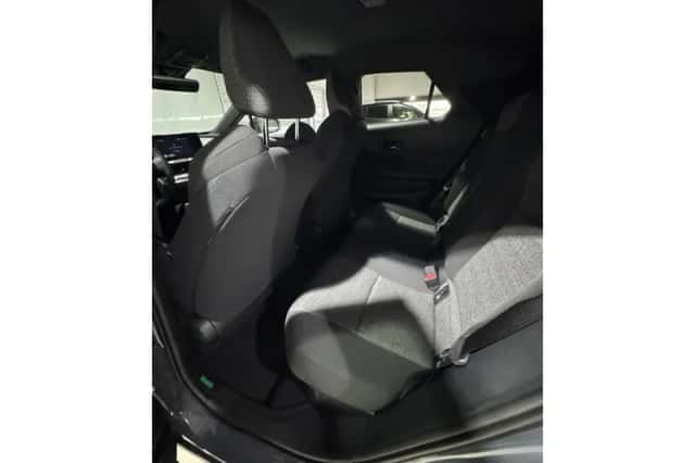 Toyota C-HR (2026) thumbnail 6