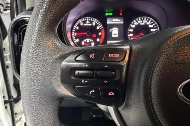 Kia Picanto (2021) thumbnail 13