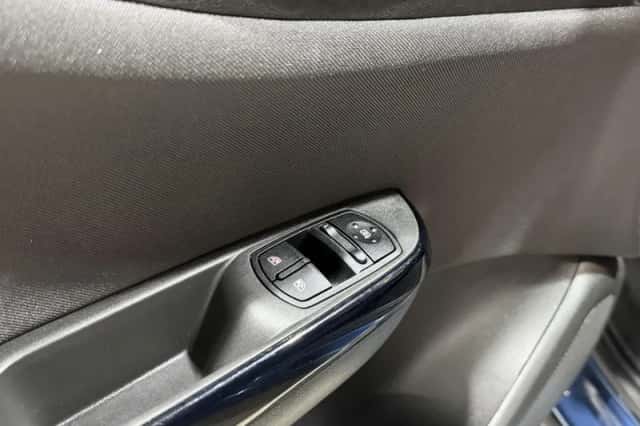 Opel Corsa (2015) thumbnail 25