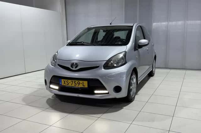 Toyota Aygo (2012) thumbnail 2