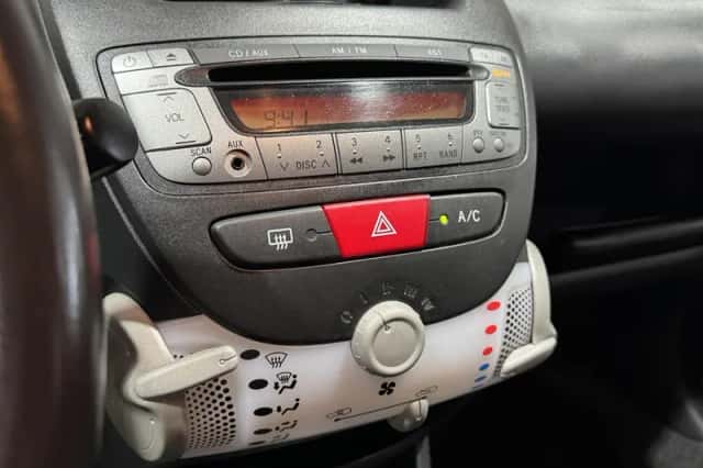 Toyota Aygo (2012) thumbnail 14