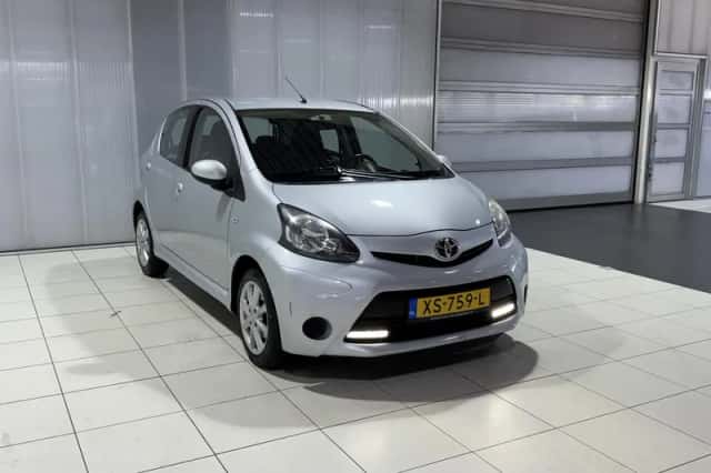 Toyota Aygo (2012) thumbnail 3