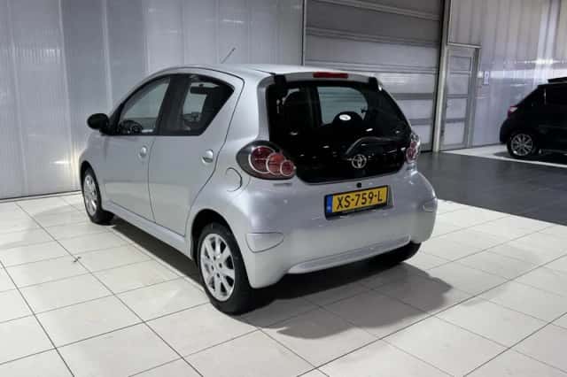 Toyota Aygo (2012) thumbnail 5