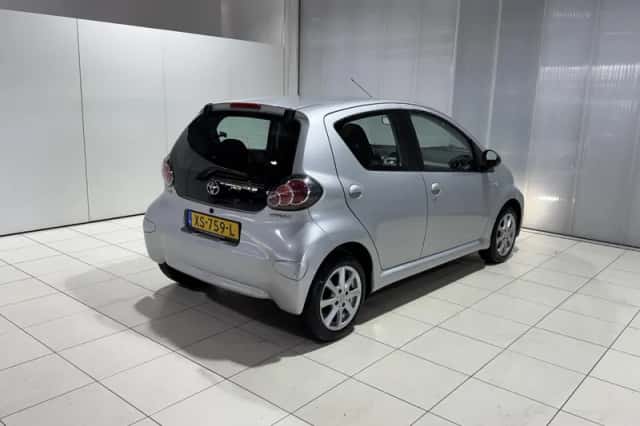 Toyota Aygo (2012) thumbnail 6