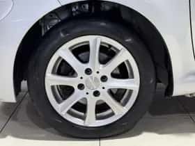 Toyota Aygo (2012) thumbnail 8
