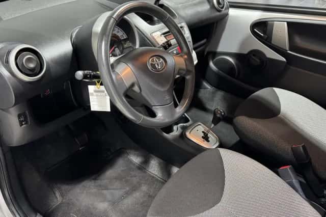 Toyota Aygo (2012) thumbnail 9