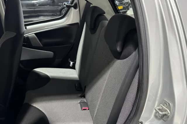 Toyota Aygo (2012) thumbnail 10