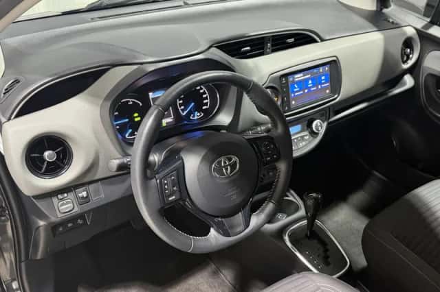 Toyota Yaris (2019) thumbnail 2