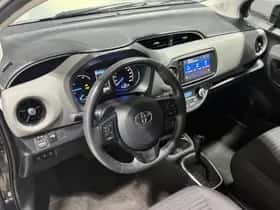 Toyota Yaris (2019) thumbnail 2
