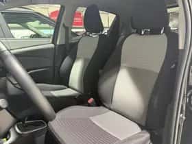 Toyota Yaris (2019) thumbnail 3