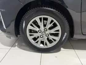 Toyota Yaris (2019) thumbnail 23