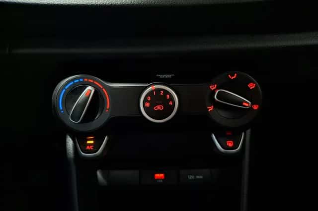 Kia Picanto (2023) thumbnail 16