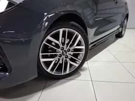 Kia Rio (2023) thumbnail 2