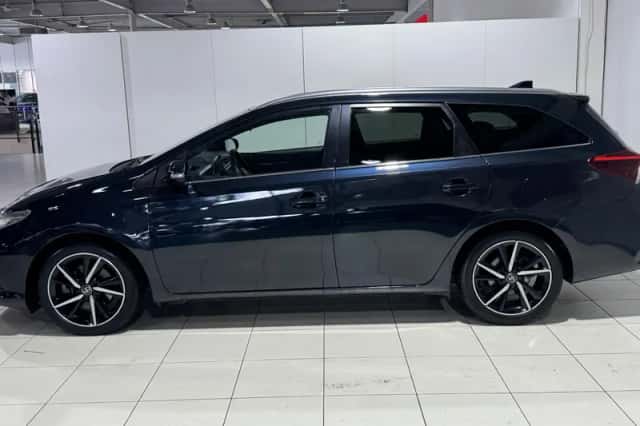 Toyota Auris (2017) thumbnail 2
