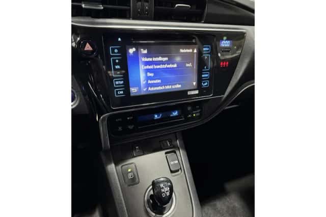 Toyota Auris (2017) thumbnail 12