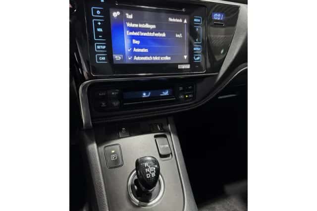 Toyota Auris (2017) thumbnail 17