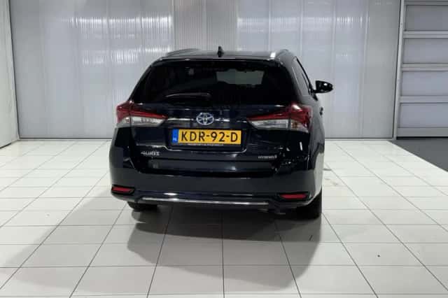 Toyota Auris (2017) thumbnail 4