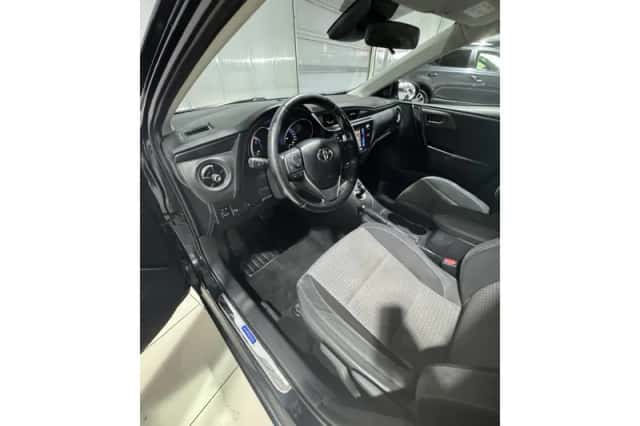 Toyota Auris (2017) thumbnail 8